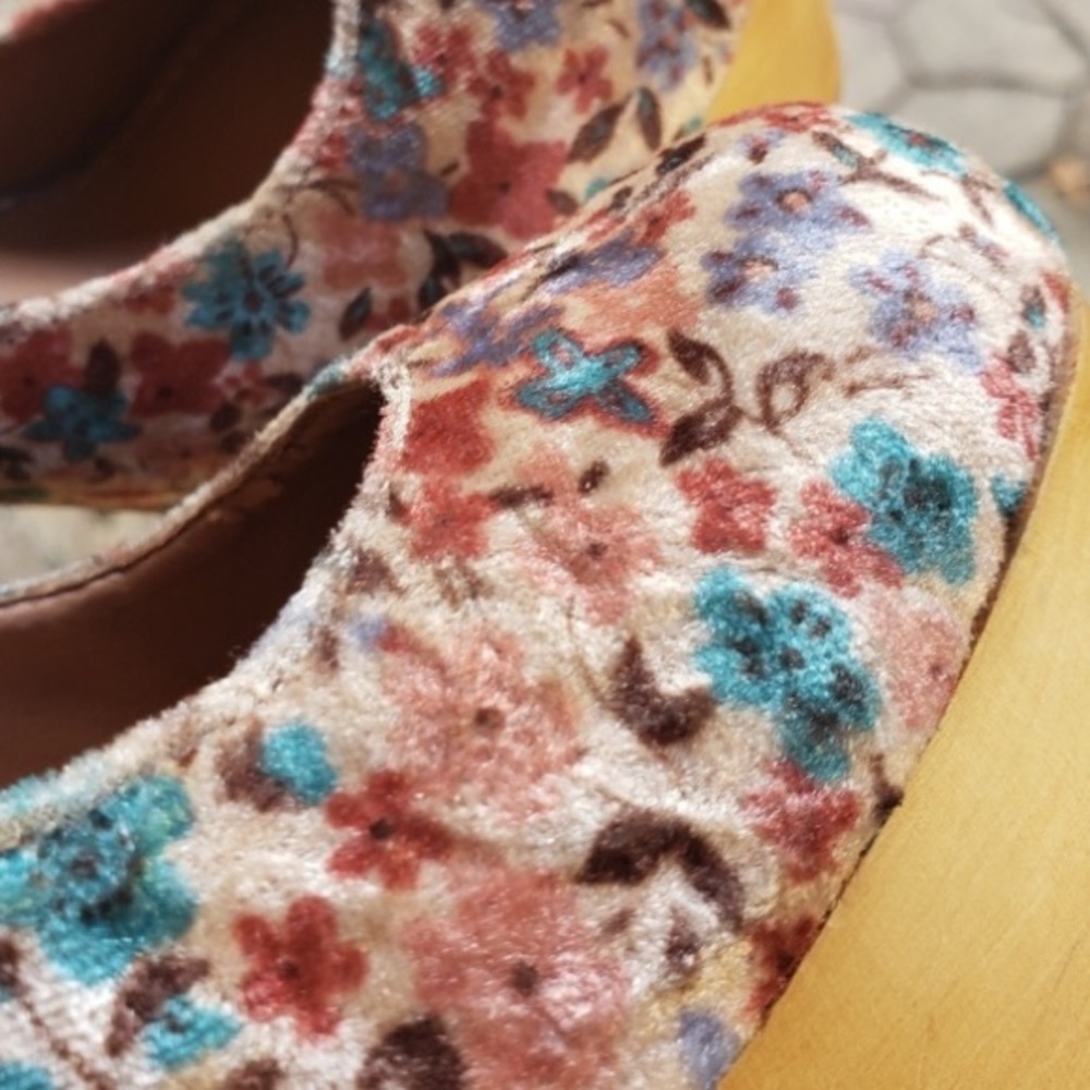 Steve Madden Cheeky Velvet Heels - Picture 7 of 7